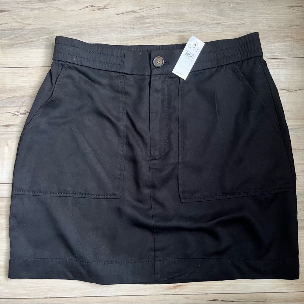 LOFT NWT Black Mini Skirt with pockets size medium elastic waistband